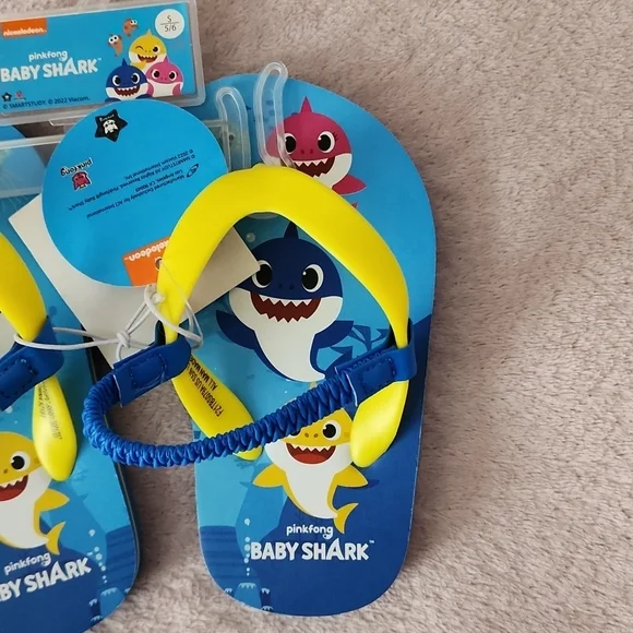 Toddler boy Baby Shark Flip Flops Brand New - Picture 3 of 10